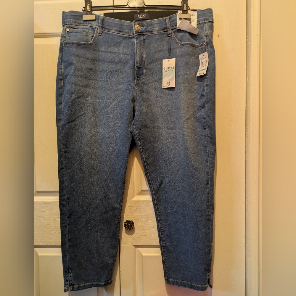 Curve Appeal denim Capris 20W Tummy Tucking Technology New with Tags